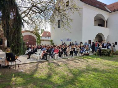 prva_privatna_gimnazija 2.jpg