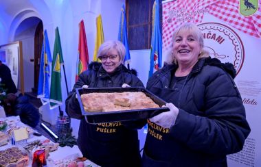 sajam_kolaca_advent_zupanijska_palaca_2022 1.jpg