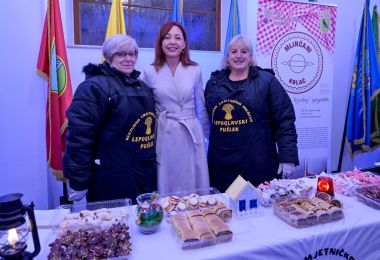sajam_kolaca_advent_zupanijska_palaca_2022 14.jpg