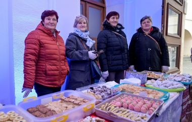 sajam_kolaca_advent_zupanijska_palaca_2022 9.jpg
