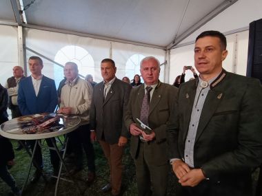 121122_zelendvor_3.jpg