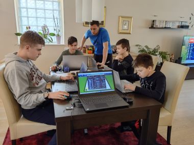 roboticari_vz_zupanija_natjecanje Azija_2022.jpg
