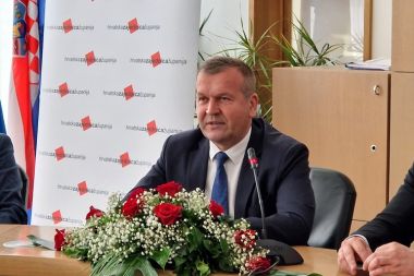 V upan Striak na strunom skupu u Slavonskom Brodu 8.jpg