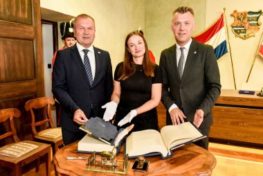 Knjiga_instalacija 16.jpg