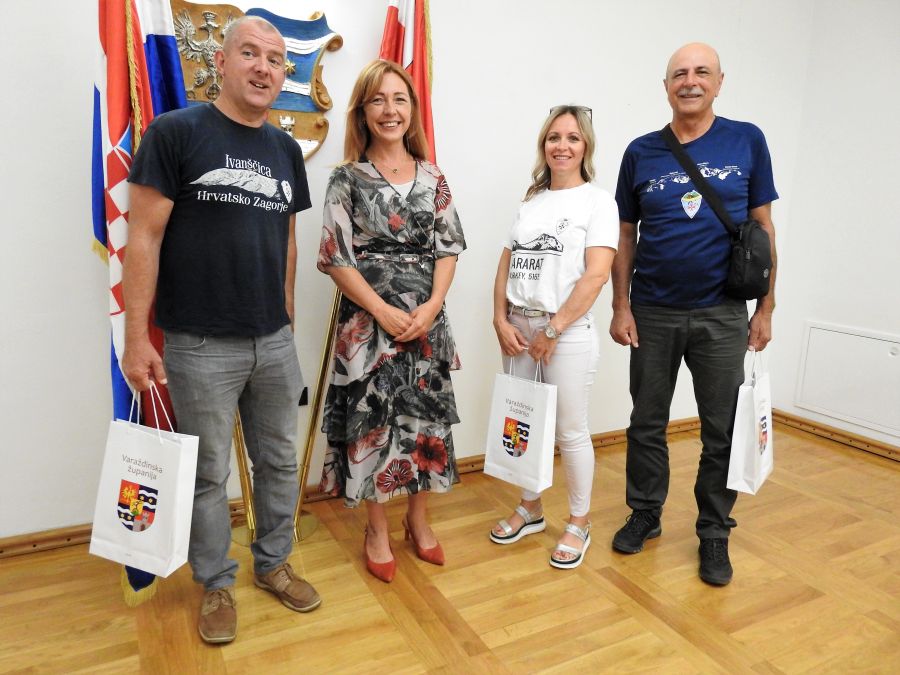 Ivanečki planinari koji su osvojili najvi&scaron;i vrh Turske na prijemu kod zamjenice župana Silvije Zagorec