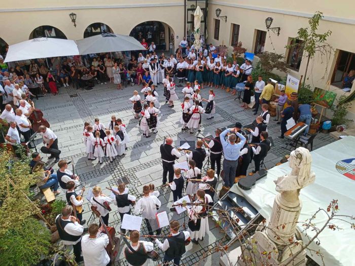Općine Cestica, Petrijanec, Vidovec, Maru&scaron;evec i Gornji Kneginec predstavile se u atriju Županijske palače