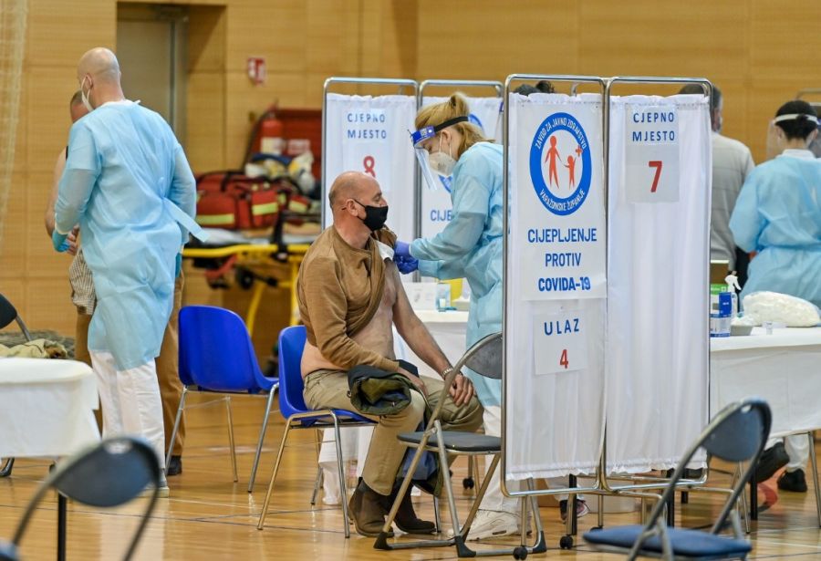 U sportskoj dvorani Gospodarske &scaron;kole u Varaždinu otvoren poseban punkt za procjepljivanje građana protiv bolesti COVID-19