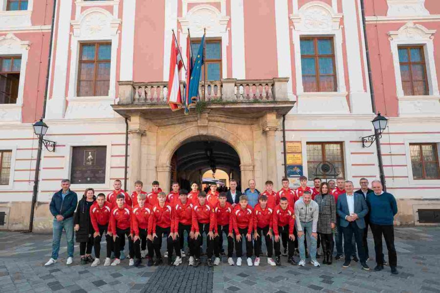 Po novu svjetsku medalju u Kinu: Župan Stričak ispratio nogometnu reprezentaciju Druge gimnazije Varaždin