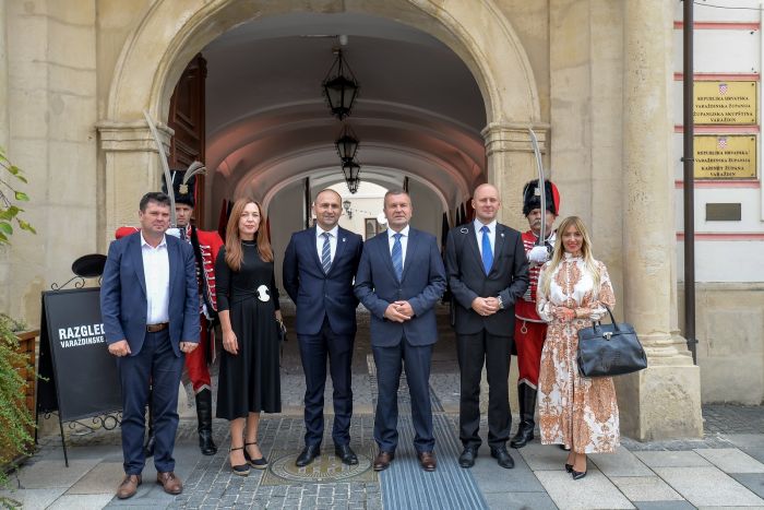 Prvi put u 28 godina: radni sastanak osječko-baranjskog župana Anu&scaron;ića i varaždinskog župana Stričaka