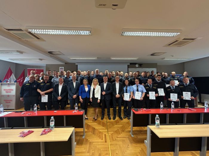 Nakon uspje&scaron;no zavr&scaron;ene edukacije o taktičkoj medicini, vatrogascima i policajcima dodijeljen potvrdnice