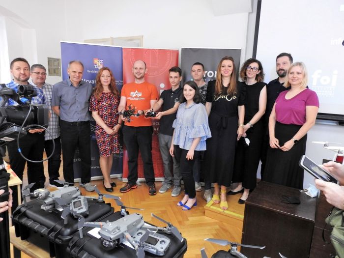 FOI i Varaždinska županija pokreću edukaciju za pilote dronova: Učenicima i studentima ni nebo vi&scaron;e nije granica!