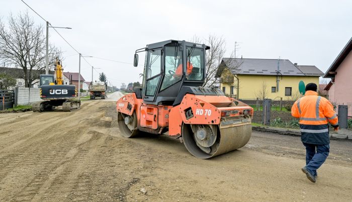 U naselju Hrženica gradi se kružni tok, gradili&scaron;te obi&scaron;li župan Anđelko Stričak, načelnik Općine Sveti Đurđ Josip Jany i ravnatelj ŽUC-a Tomislav Osonjački
