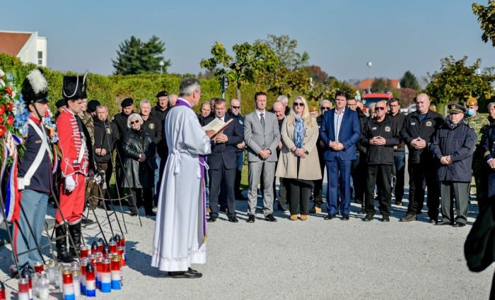 Uoči Svih svetih izaslanstva Županije i Grada Varaždina te udruga branitelja odala počast preminulim građanima te poginulim i nestalim hrvatskim braniteljima