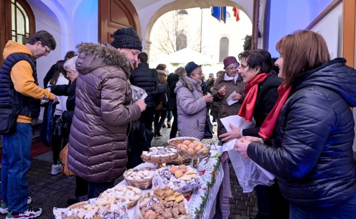 Fini i primamljivi kolači na božićnom sajmu u Županijskoj palači oživjeli tradiciju i vratili nas u bakinu kuhinju