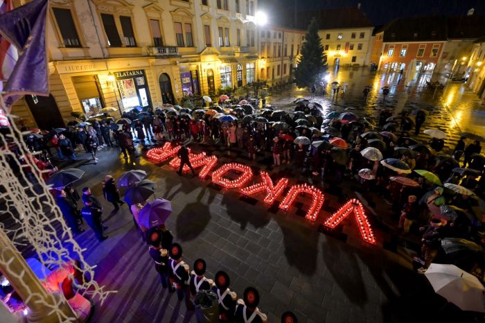 U Varaždinu svijetli ime Vukovara: lampionima ispisano ime herojskog grada i odana počast žrtvama Vukovara i &Scaron;kabrnje