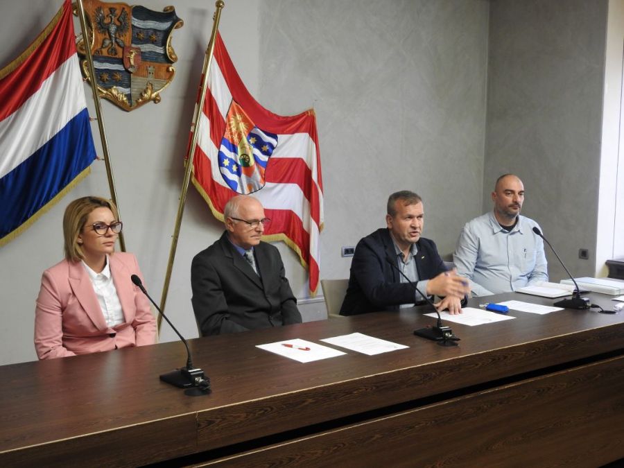Osnovno&scaron;kolcima uskoro stižu svjetleći prsluci