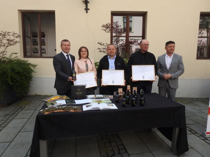 Varaždinsko bučino ulje osvojilo nova tri zlata na svjetskom natjecanju u kvaliteti prehrambenih proizvoda Monde selection u Bruxellesu&nbsp;