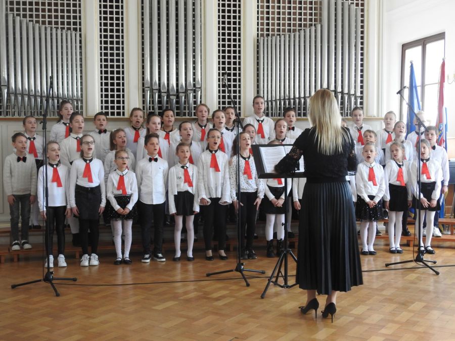 Ur&scaron;uline zvjezdice &bdquo;Pjevački zbor Katoličke O&Scaron; Svete Ur&scaron;ule &ndash; pobjednici 22. Smotre glazbenog stvarala&scaron;tva djece i mladeži Varaždinske županije