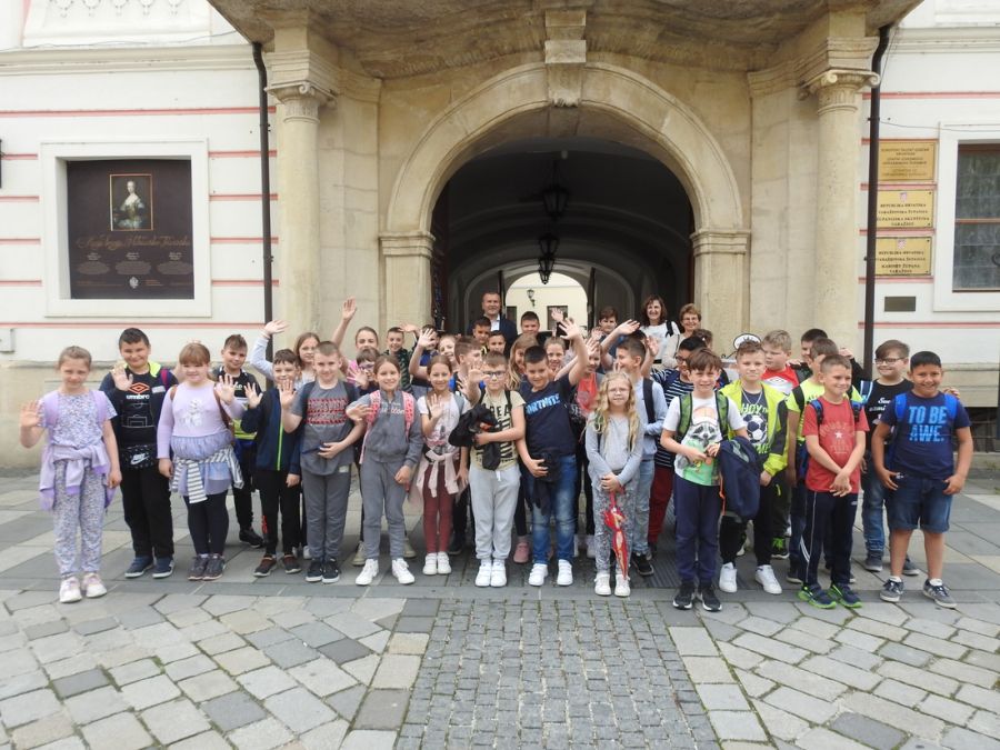 Učenici Osnovne &scaron;kole Kneginec Gornji te Osnovne &scaron;kole Svibovec posjetili su Županijsku palaču