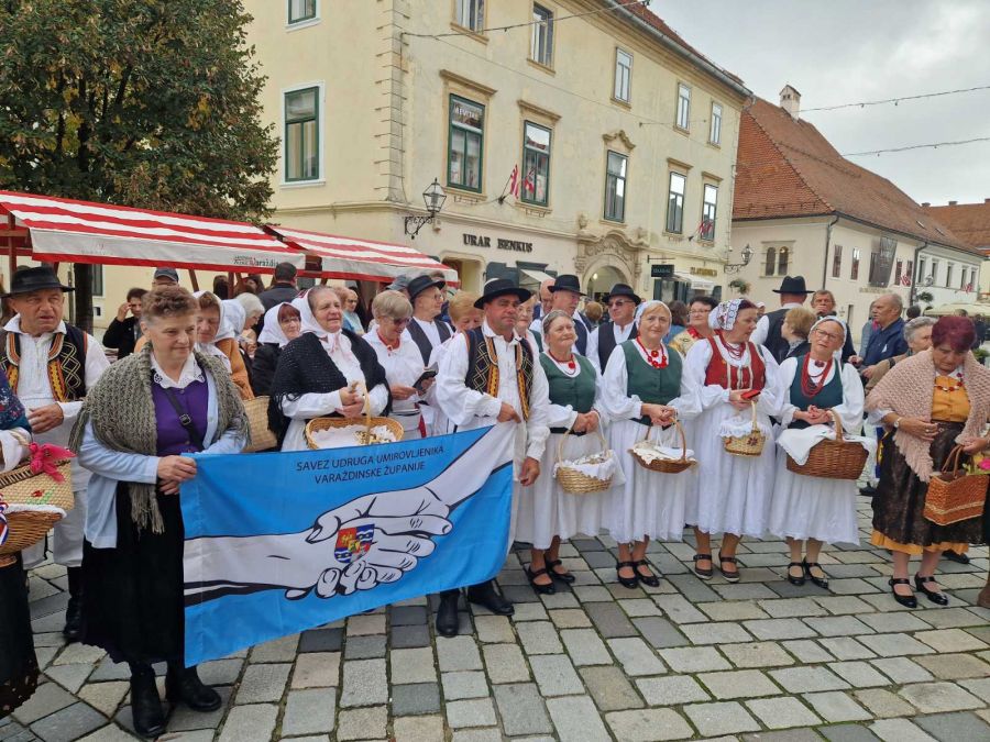 Veselim mimohodom obilježen Međunarodni dan starijih osoba