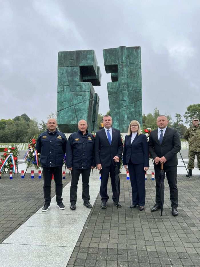 Obilježena 31. godi&scaron;njica Bitke za Vukovar, župan Anđelko Stričak odao počast poginulim braniteljima i civilima na Memorijalnom groblju u Vukovaru