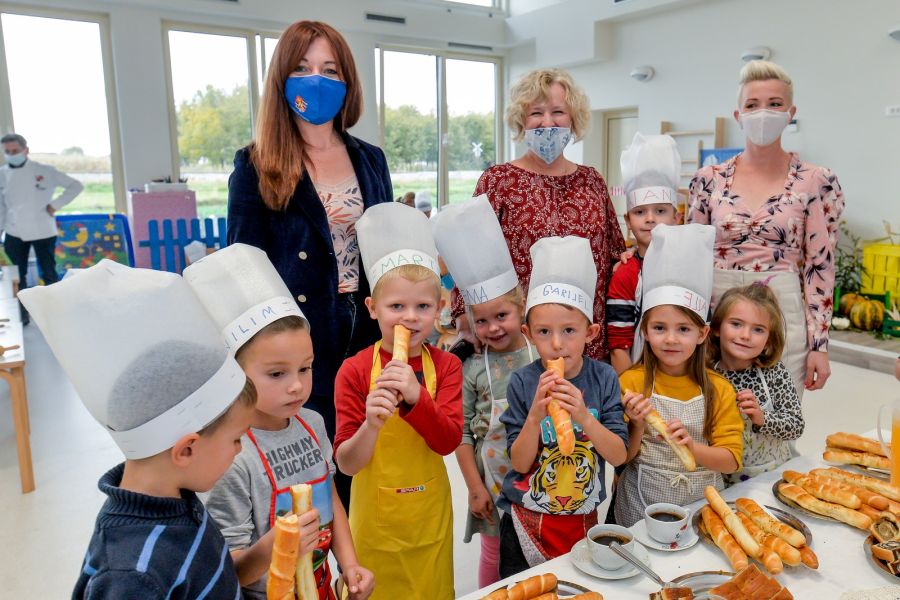 Dječji vrtići bogatiji za 2 tisuće bojanki, zamjenica župana naglasila važnost upoznavanja s tradicionalnim proizvodima