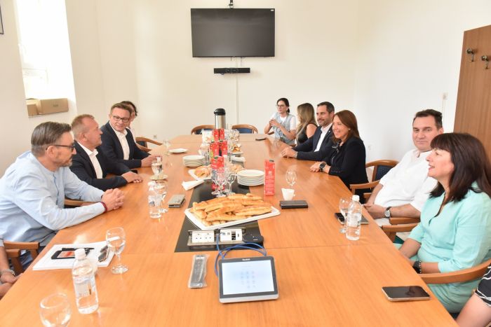 Ministrica Hrstić i ministar Glavina posjetili Opću bolnicu Varaždin te obi&scaron;li radove na izgradnji Centralnog operacijskog bloka