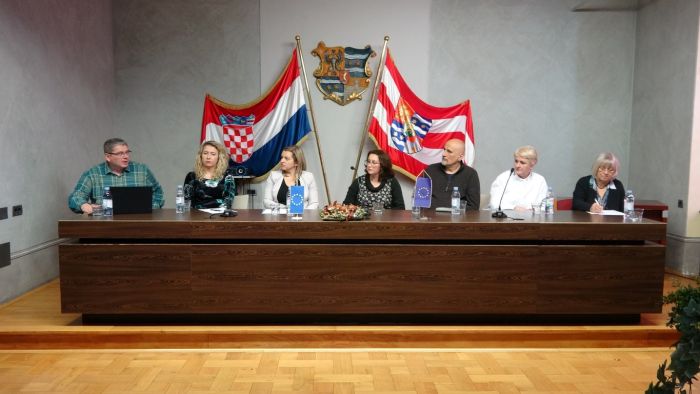 Nužan razvoj digitalne pismenosti starijih osoba i osoba s invaliditetom: dostupno sve vi&scaron;e javnih e-usluga, a njih 70 % ih ne koristi