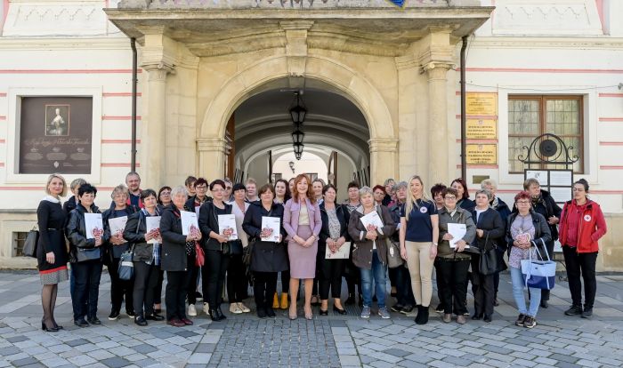 26 gerontodomaćica Dru&scaron;tva Crvenog križa Varaždinske županije primilo diplomu o zavr&scaron;enom formalnom obrazovanju za operaterku na računalu