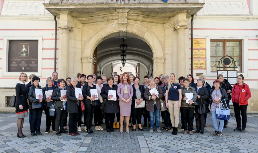 26 gerontodomaćica Dru&scaron;tva Crvenog križa Varaždinske županije primilo diplomu o zavr&scaron;enom formalnom obrazovanju za operaterku na računalu