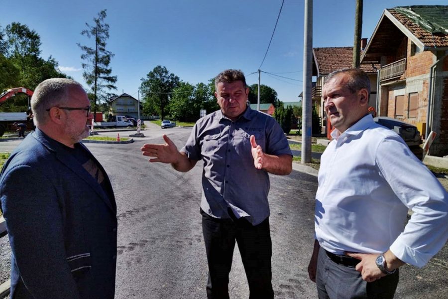 Pri kraju investicija ŽUC-a u općini Veliki Bukovec, izgradnja kružnog toka u Dubovici, gradili&scaron;te obi&scaron;ao župan Stričak
