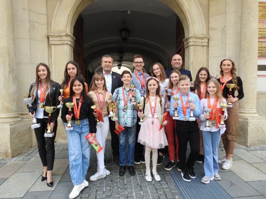 Sporta&scaron;i Plesnog kluba TAKT &ndash; osvajači 18 medalja na državnim natjecanjima