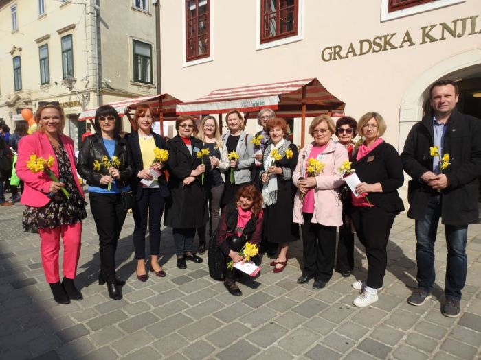 Simboličnom podjelom narcisa obilježen Dan kojim se podiže svijest u borbi protiv raka dojke, Zagorec: Nasmije&scaron;ena lica žena koje su pro&scaron;le trnoviti put od dijagnoze do izlječenja daju nadu i vjeru u ozdravljenje