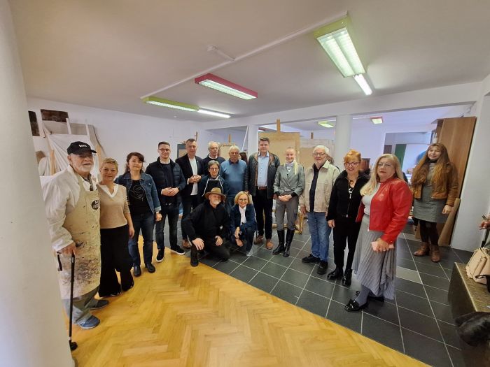 U organizaciji udruge &bdquo;Uranak&ldquo; u Galeriji Kovačić Macolić održana likovna kolonija s naglaskom na humanitarno stvaranje i kulturno povezivanje