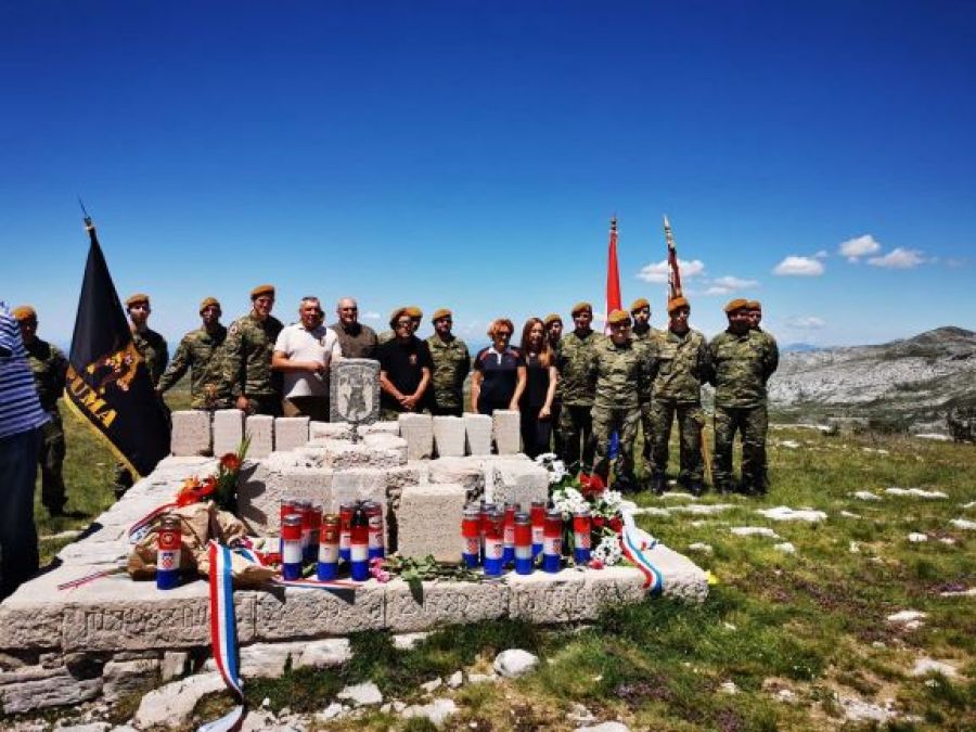 Na Velikoj Duvjaku&scaron;i na Dinari obilježena obljetnica pogibije 31 i nestanka jednog pripadnika 7. gardijske brigade Puma, počast odala i zamjenica župana Silvija Zagorec