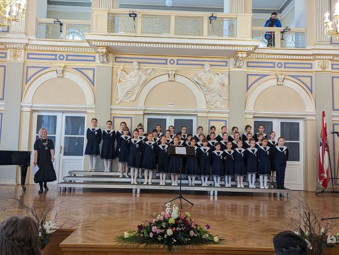 Ur&scaron;uline zvjezdice &ndash; županijske zborske prvakinje