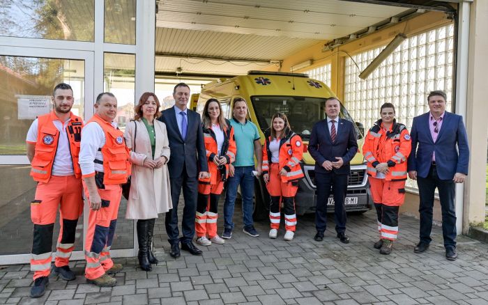 Župan Stričak i gradonačelnik Bosilj zajedno sa svojim suradnicima obi&scaron;li žurne službe; a prva rođena beba u Varaždinskoj županiji je David Marković