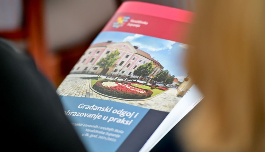 U jedinstvenoj bro&scaron;uri &bdquo;Građanski odgoj i obrazovanje u praksi&ldquo; predstavljeni projekti 47 &scaron;kola u Varaždinskoj županiji