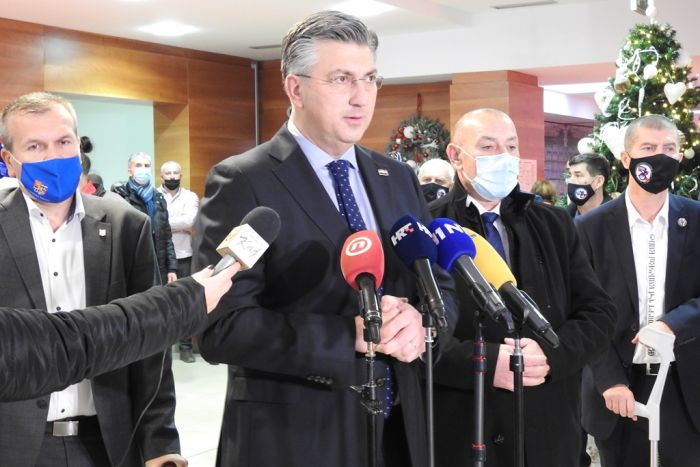 Plenković, Medved i Stričak na obilježavanju 20. godi&scaron;njice rada Udruge hrvi: Temeljne vrijednosti moraju biti domovinski rat i po&scaron;tovanje prema hrvatskim braniteljima