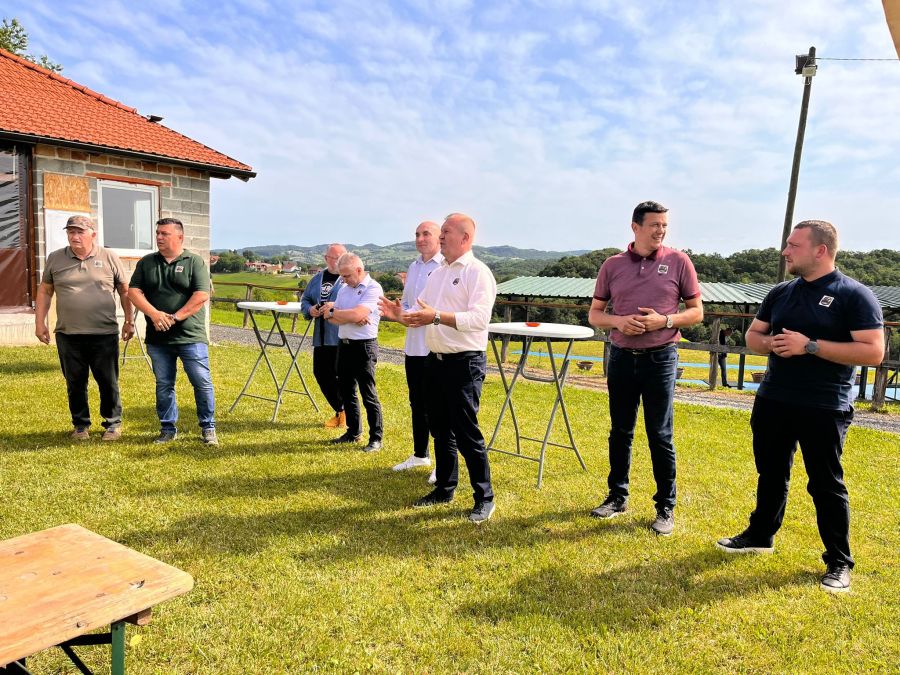 Pedesetak ekipa iz pet županija sudjelovalo na tradicionalnom natjecanju u gađanju glinenih golubova u Breznici