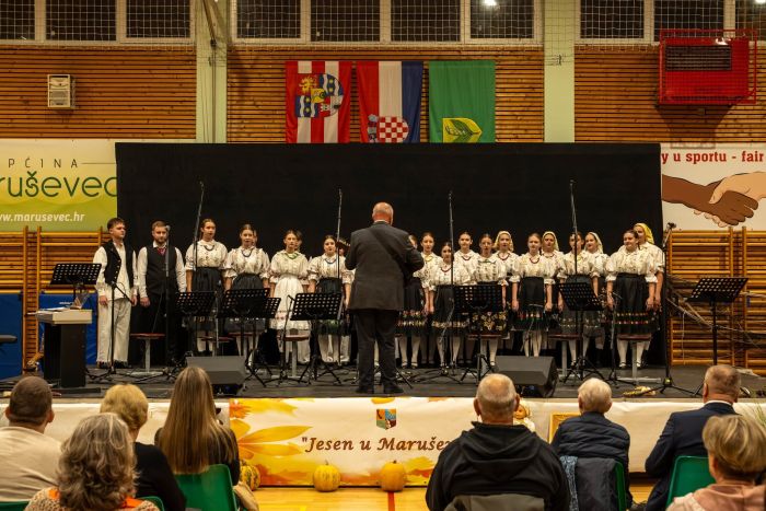 14. &bdquo;Jesen u Maru&scaron;evcu&ldquo; okupila brojne posjetitelje: Klaru&scaron;i uz goste predstavili bogat i raznovrstan glazbeni program