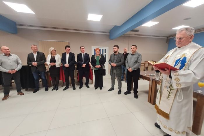Potpuno uređen i opremljen Dru&scaron;tveni dom u Zamlaki