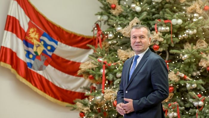 SRETAN VAM BOŽIĆ!