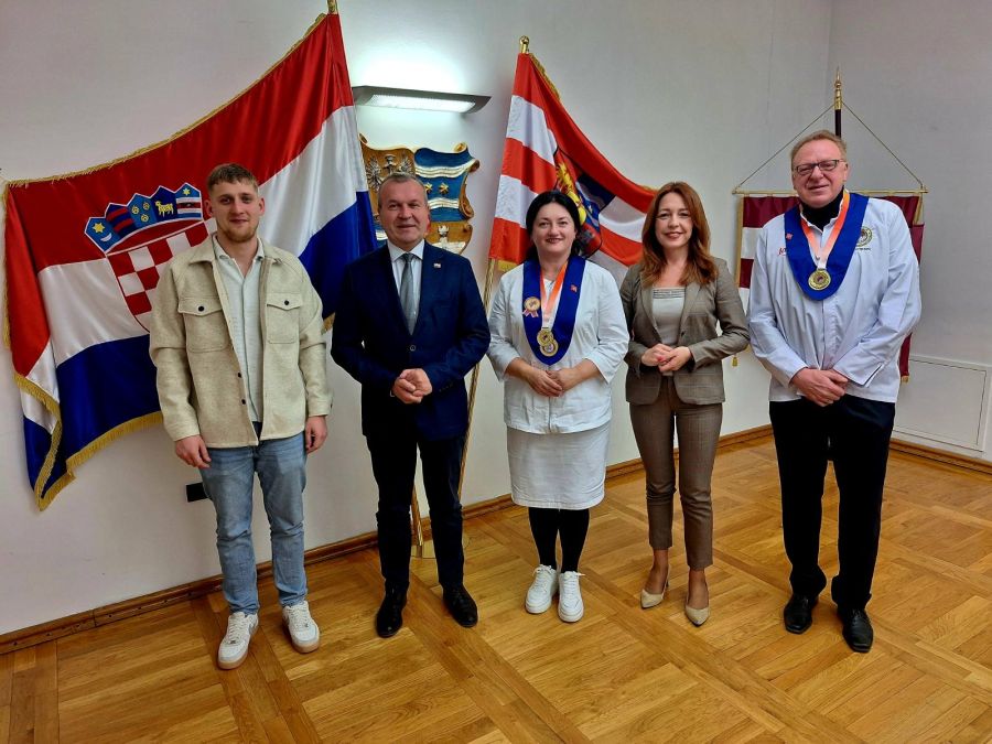U Županijskoj palači priređeni prijem za vlasnike OPG-a Vrata Zagorja, te za Dinka Toma&scaron;ića-kuhare koji su ostvarili vrhunske rezultate na natjecanjima u Tunisu i Italiji