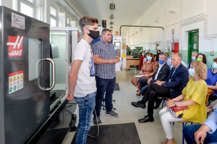 U Strojarskoj i prometnoj &scaron;koli, nositelju budućeg centra izvrsnosti iz strojarstva, predstavljeni CNC tokarilica i električni automobil vrijedni 700.000 kuna