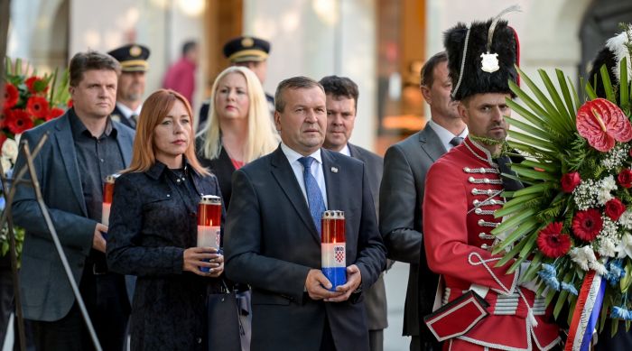 Polaganjem vijenaca, prigodnim govorima te otvorenjem izložbe &bdquo;Ratni put 7. gardijske brigade &bdquo;Puma&ldquo;u palači Herzer obilježen Dan oslobođenja grada Varaždina i Dan branitelja Varaždinske županije