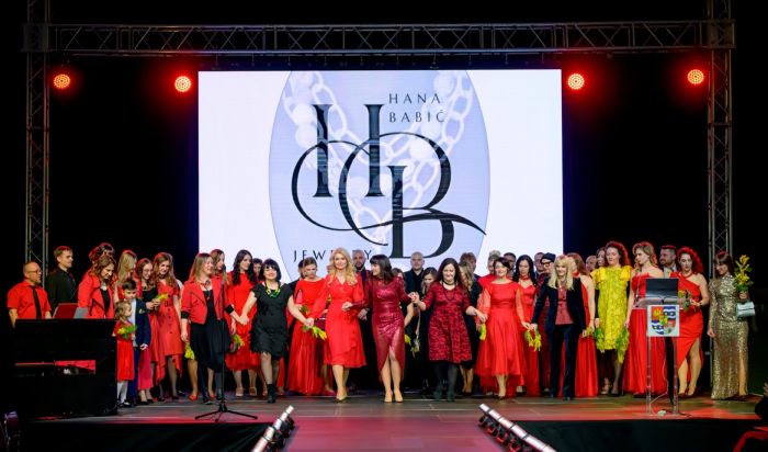 Javnozdravstvena akcija: crvenim i žutim haljinama protiv moždanog udara i raka vrata maternice