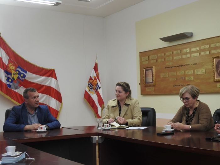 Župan Anđelko Stričak s predstavnicima nacionalnih manjina, svi zajedno osudili nedavni incident te pozvali na suradnju i dijalog