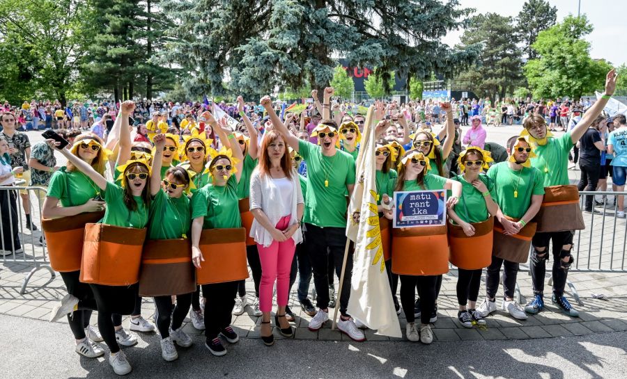 Mimohod maturanata: veselje&nbsp; se vratilo na gradske ulice, naj odoru ima 4. b Druge gimnazije Varaždin!