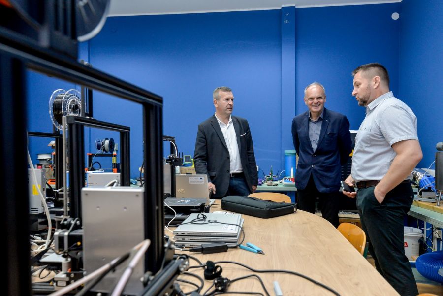 Župan se upoznao s radom Centara izvrsnosti smje&scaron;tenima u Elektrostrojarskoj &scaron;koli